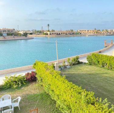 فيلا أول صف على البحيرة مارينا 5ج2