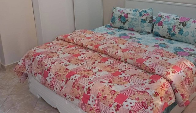 1 bedroom apartment sleeping 2 people's only