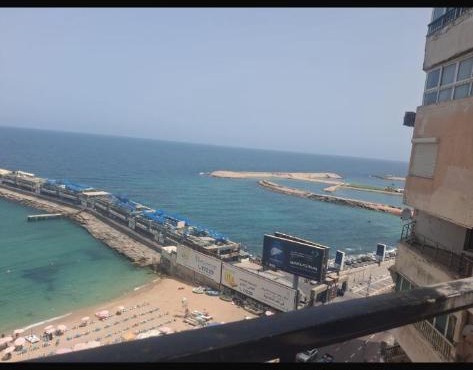 Appartment sea view corniche family only