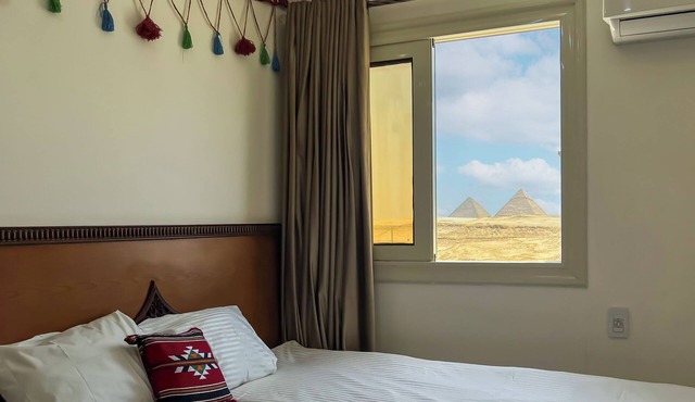 Atlantis pyramids Inn new