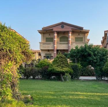 Beachfront Apartment Direct Sea & Garden View Family Only in New Damietta