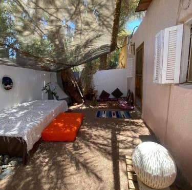Bedro Private Garden Studio & Outdoor Lounge 1 Min to Sea