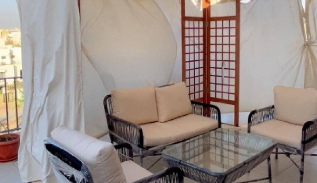 Charming Rooftop Studio in Beverly Hills, Sheikh Zayed