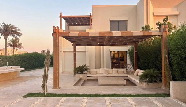 Chic 3BDR Townhouse Lagoon and Pool View, Shedwan in Hurghada 2