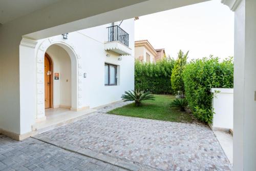 Classic 5BR Villa – Garden View – Marassi