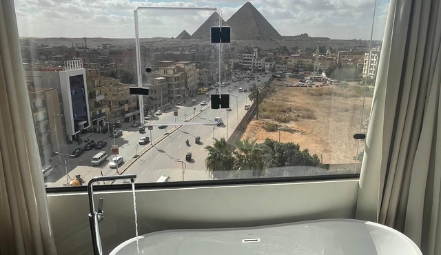 Cozy 1-private bedroom in heart of Giza pyramids 5 min walking