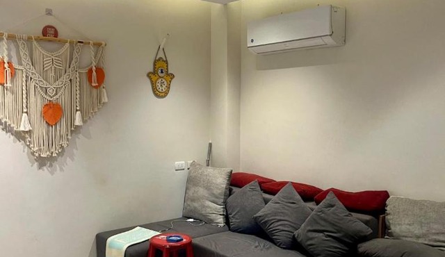 Cozy 1BR Apartment Near Pyramids in ‘Ezbet `Abd el-Ḥamîd