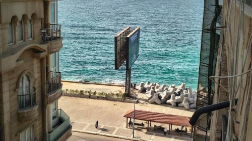 Cozy first row apartment with Sea View in the heart of Alexandria - Louran