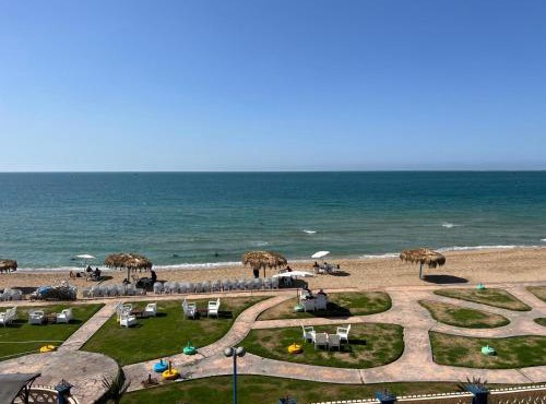 El Zahraa group Ultra Lux ground floor first row,2 bedrooms with passes for Gates and 5 pass to private beach from May till end of October Maamoura Beach شاليه الترا لوكس صف اول غرفتين و صاله مع كارنيهات شاطىء خاص من مايو لاخر اكتوبر للعائلات