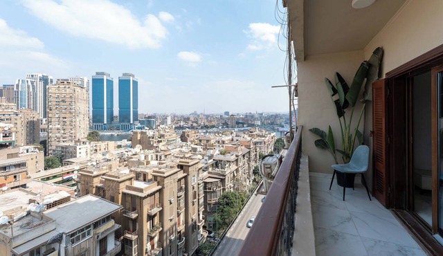 Fantastic view over Zamalek I 3-room apartment Luxury Apartment I Balcony Jacuzzi