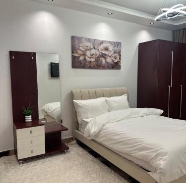 Fully furnished Master bedroom in Cairo within luxury hotel apartment