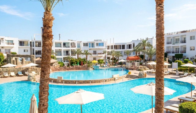 Gold Suite at Naamabay—accommodates up to 4 people with free beach transfer in Sharm el-Sheikh