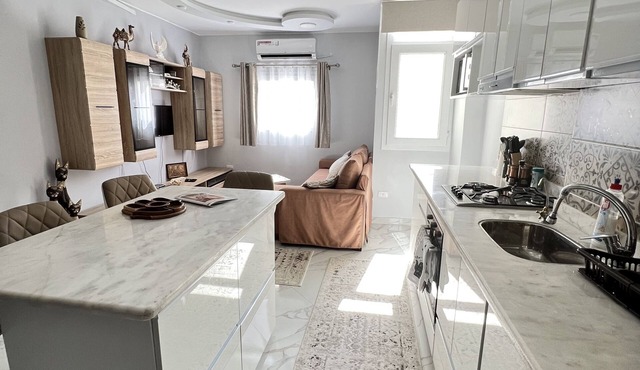 GRACELAND - Spacious 2 Bedroom Apartment - Near Marina & Orange Beach