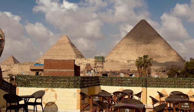 Hur magic pyramids Hotel in Cairo