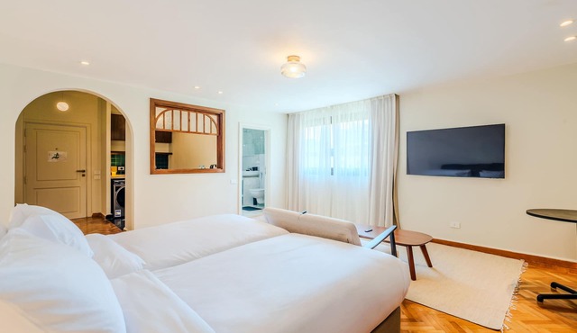 Longchamps Hotel