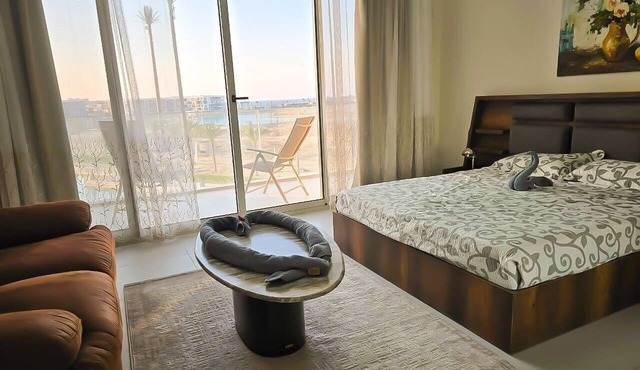 Luxury 4-Bedroom Marassi Home Near Beach & Marina