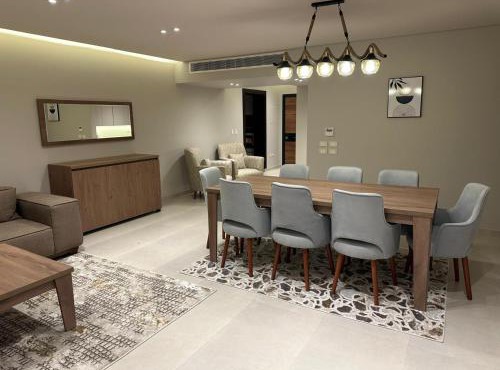 Luxury hotel APT Sheikh Zayed, PVT entrance,garden in Sheikh Zayed