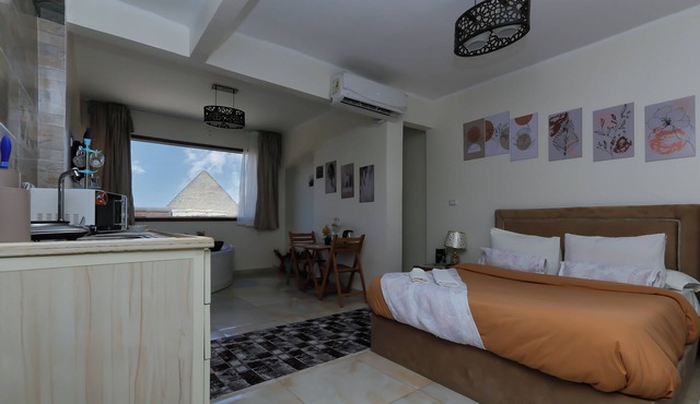 Luxury jacuzzi & pyramids view
