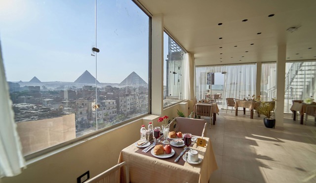 Merak Pyramids View Hotel