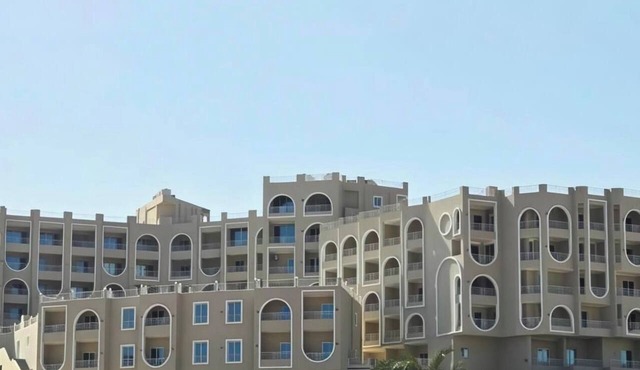 Modern High-Floor studio Sea Views 2 pools Stone Heights Resort in Red Sea Governorate