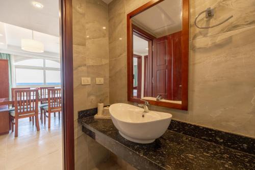 Oyster Bay Beach Suites