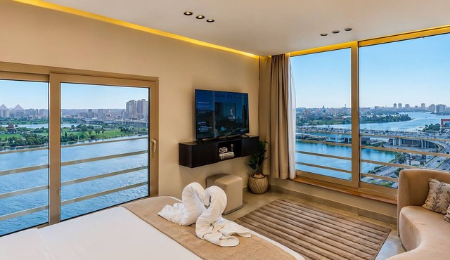 Panoramic Nile View Luxury 3BR in Maadi