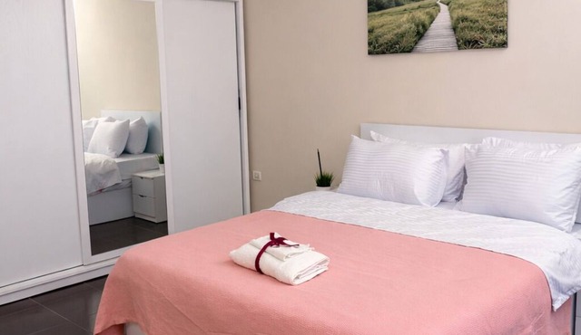 Private Garden Lovely 2-bedroom apartment with AC in El Sheikh Zayed City