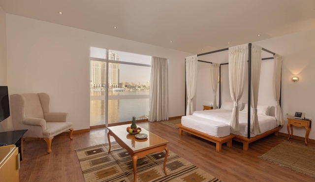 Riverside Hotel