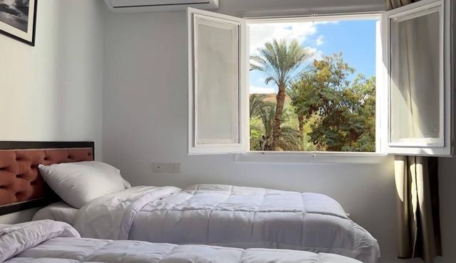 Spacious 4-bedroom apartment in awesome Giza Governorate with AC