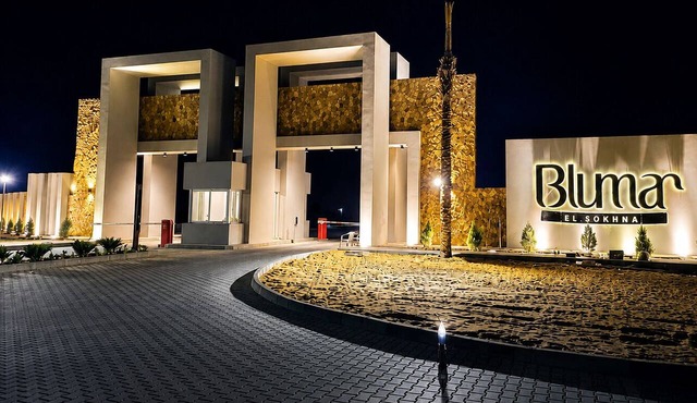 Spacious 5-bedroom chalet in serene Suez Governorate with AC
