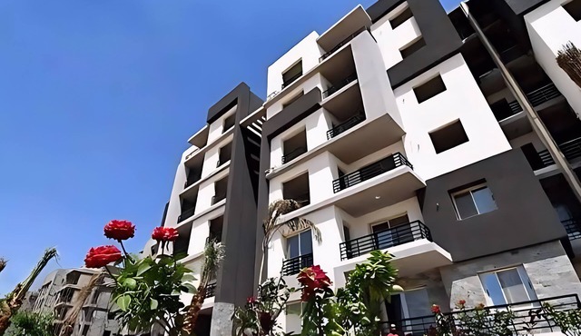 Spacious Apartment in Sheikh Zayed in First Al Sheikh Zayed