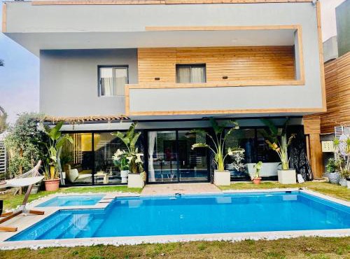 Spacious Luxury 5BR Villa with Private Pool near GEM