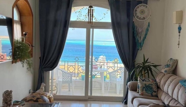 Sunny Seaside Retreat in Hurghada