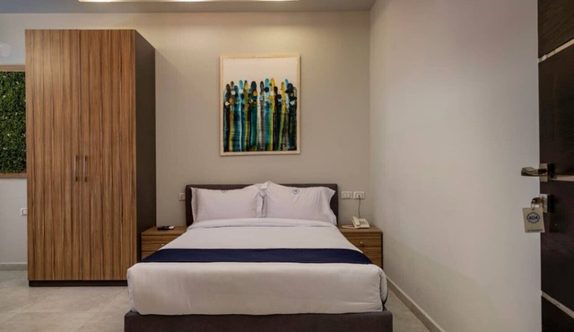 Superior Studio w/free Breakfast in Golden Gates |15 mins from Airport|10 mins from Shopping malls