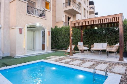 The Stone Khan Luxe Garden Suite Pool Access -Some unit with pool in Cairo