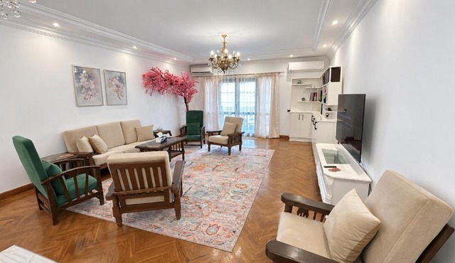 Vintage Charm, 3BR in a Compound near Arkan - only families & single travelers in Sheikh Zayed