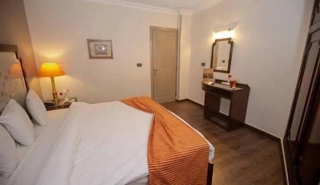 Zayed Hotel & Restaurant in Giza