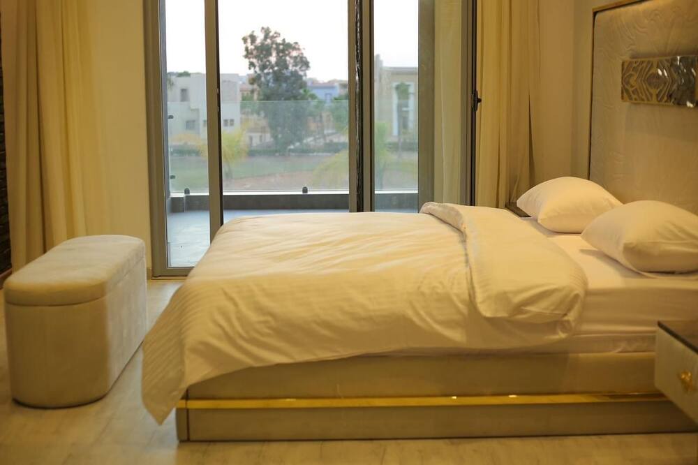 Sheikh Zayed City Villa | villa alagria with pool
