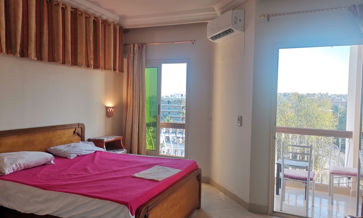 Sheraton Road -Sakkala Hotel | Golden Rose Hotel