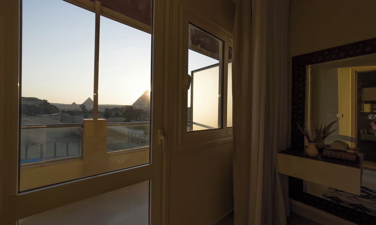 Kafrat al Jabal Hotel | Akhnaton Pyramids View