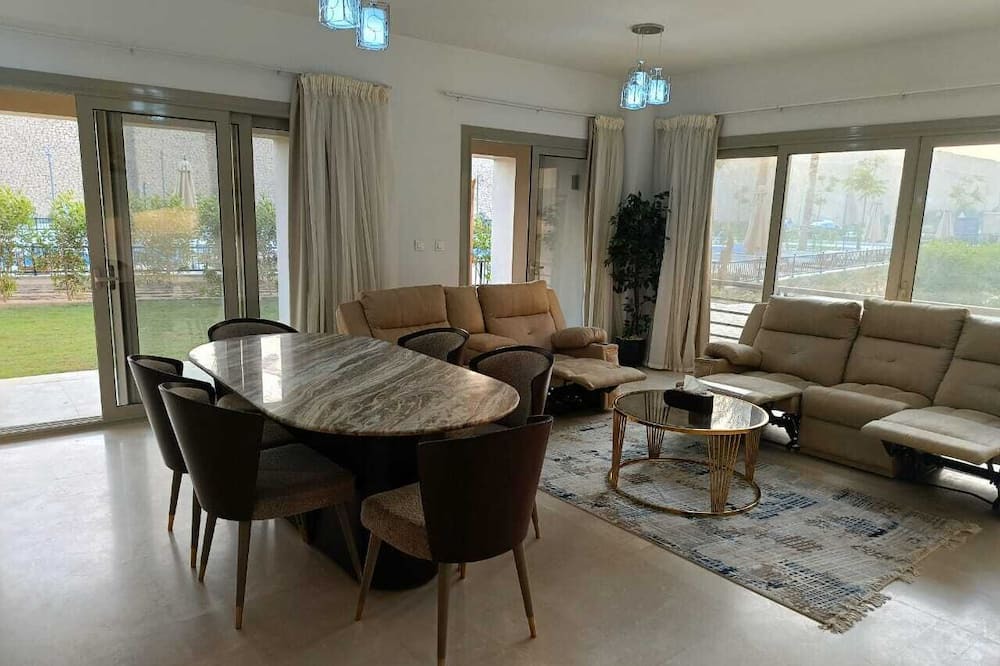 Al-Khalifa Apartment | Carrara White 3BR APT Garden and Pool
