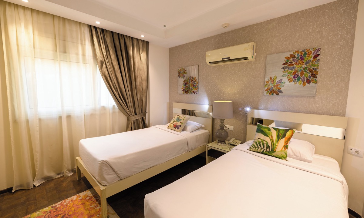 Al Duqqi Hotel | Alashrafia Smart Residence