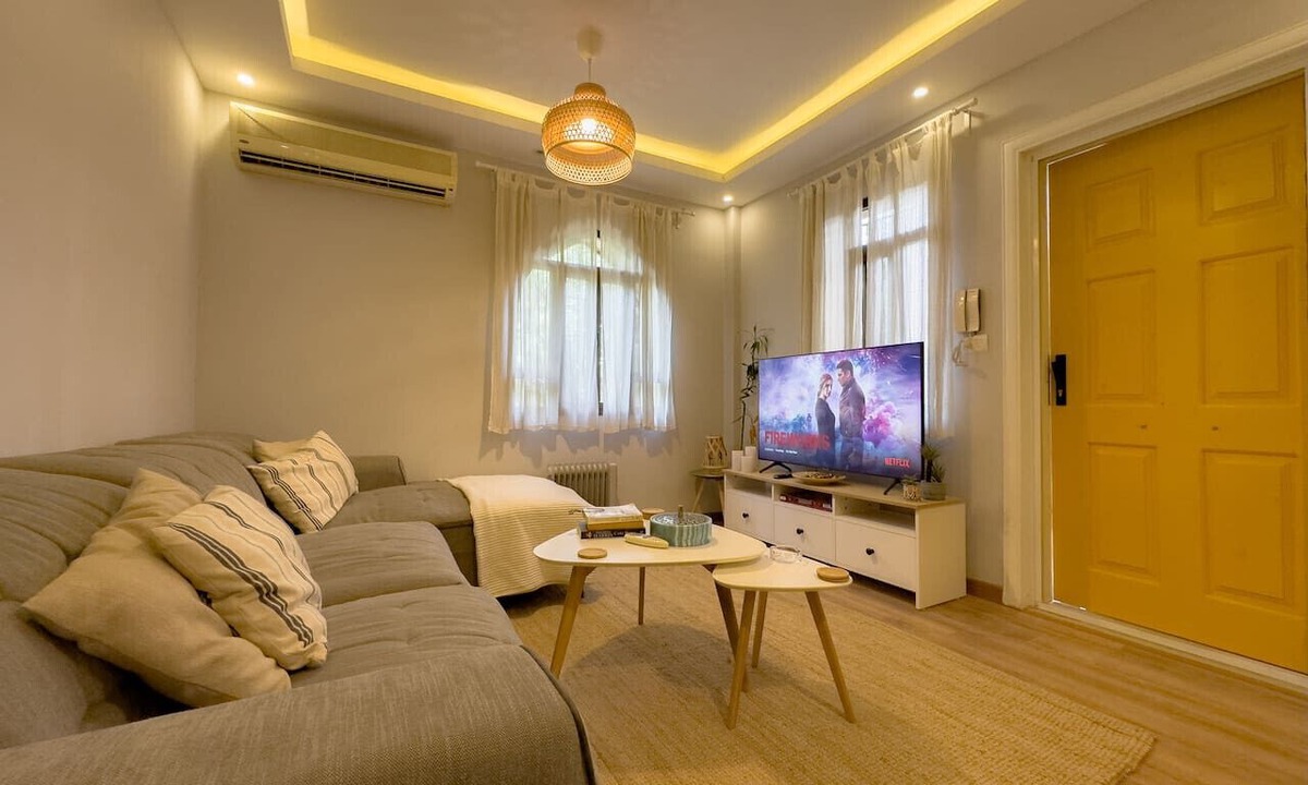 Al Rehab Apartment | Cozy hideout khan with garden oasis and king bed