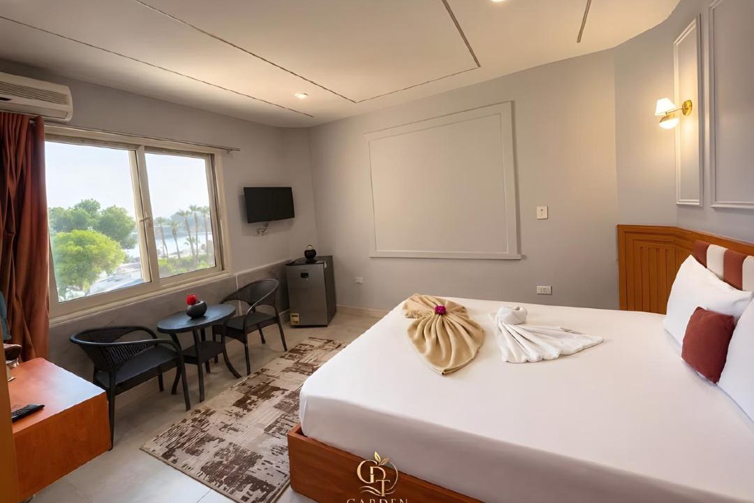 Qasr an-Nil Hotel | Garden Downtown Tahrir View