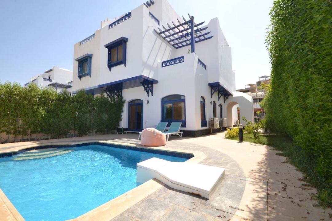 Sahl Hasheeh Apartment | Luxury 4 Bedroom Villa for Rent in Amaros