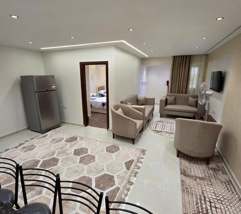 Mansoura Apartment | شقة فندقية مكيفة لم تسكن من قبل جميع الادوات والاجهزة مغلفة اطلالة علي الشارع الرئيسي بجانب اشهر المولات والبنوك منطقة راقيه برج عليه حراسة دائمة يبعد عن جامعة المنصورة 5 دقائق