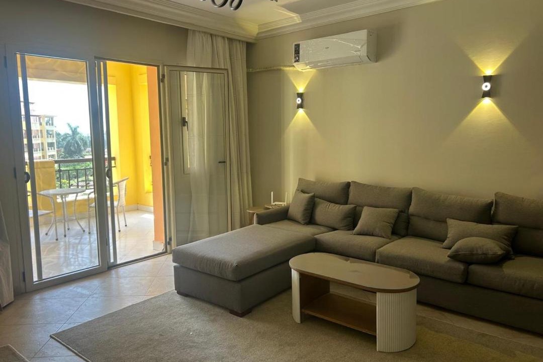 Dream Land Apartment | Modern 2-bedroom Apt Dreamland Golf & Pool View