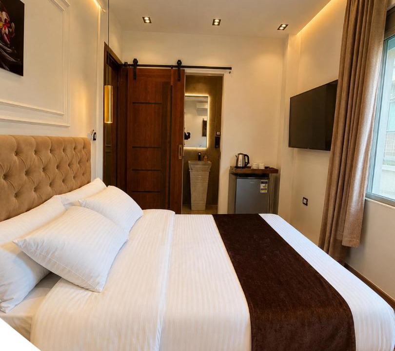 Pyramids Gardens House | New White Pyramids Inn
