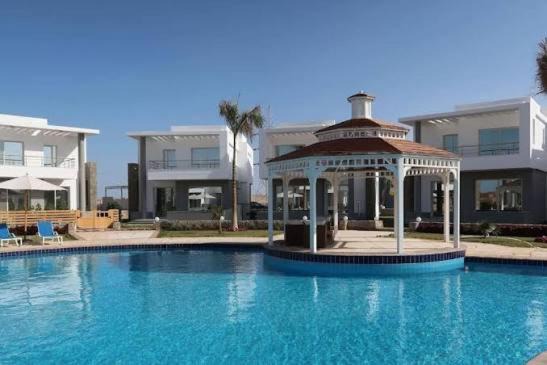 Sheraton Road -Sakkala Villa | منتجع العائلة على شاطئ البحر الأحمر مع مسبح