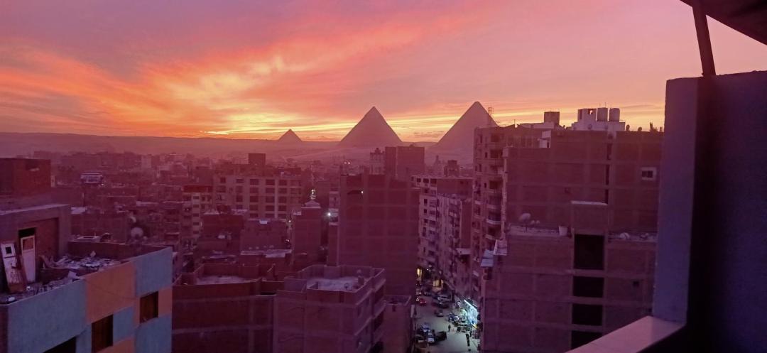 Al-'Umraniyah Hotel | Golden pyramids stone
